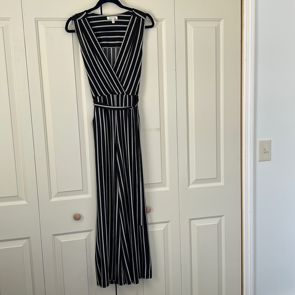 JOAN VASS  JUMP SUIT V- NECK WITH  PAKET SIZE S - Picture 1 of 8